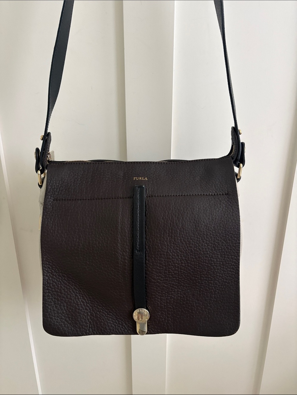 GUC Furla Italy pebble Leather Handbag Expandable Purse Crossbody messenger bag